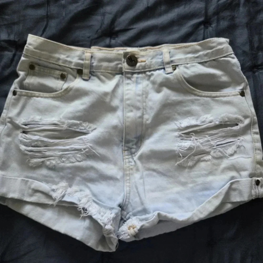 One Teaspoon | Outlaws Distressed Lightwash Denim Shorts Sz 27